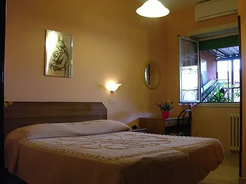 Hotel Domus Mea 3*