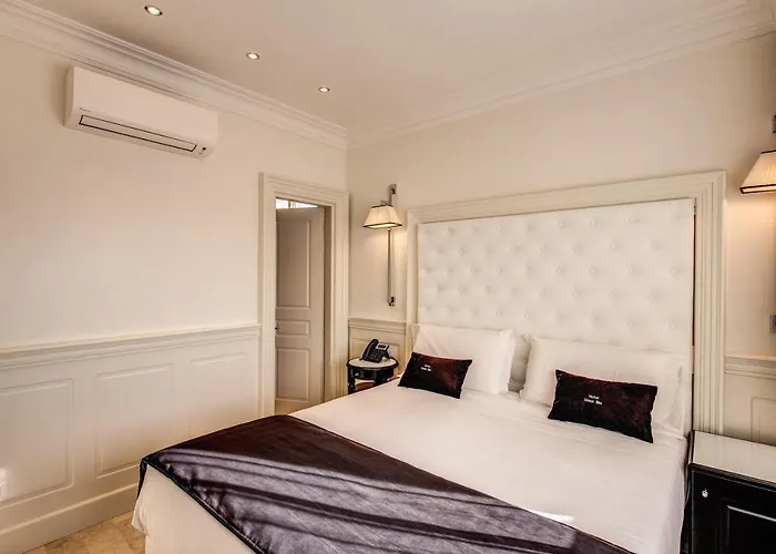 Hotel Domus Mea 3*